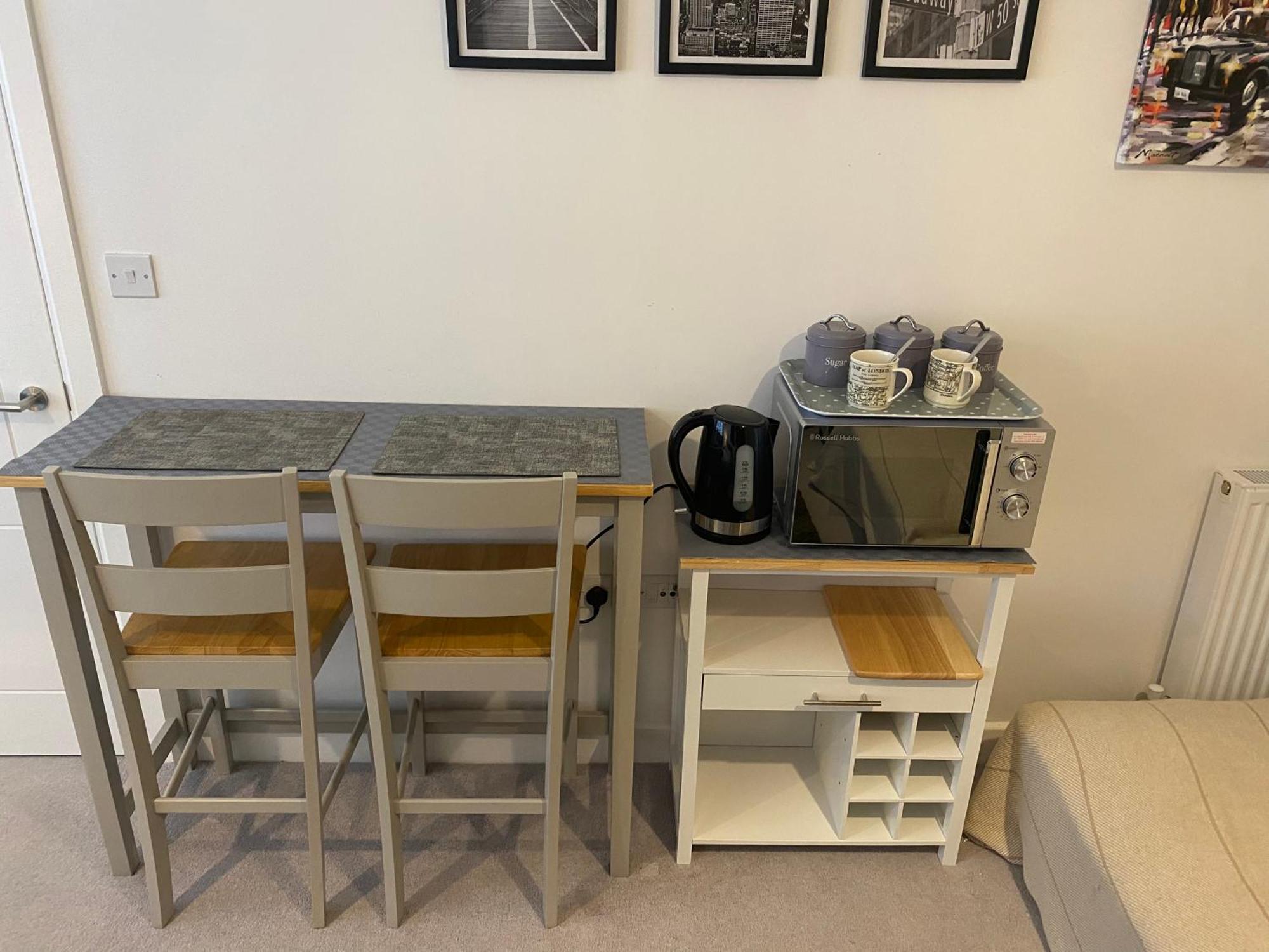 Very Large Double Room With Corner Sofa, Sky Tv, Netflix Etc, Fridge And Microwave Newhaven Exterior photo